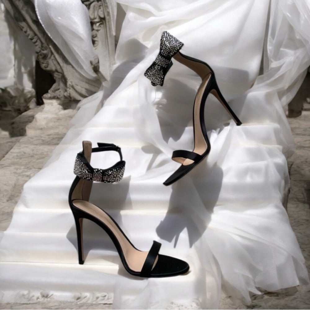 NIB Gianvito Rossi Ambrosia Crystal Bow Sandal Heels Size 36.5 $1,195.00 - Picture 2 of 7